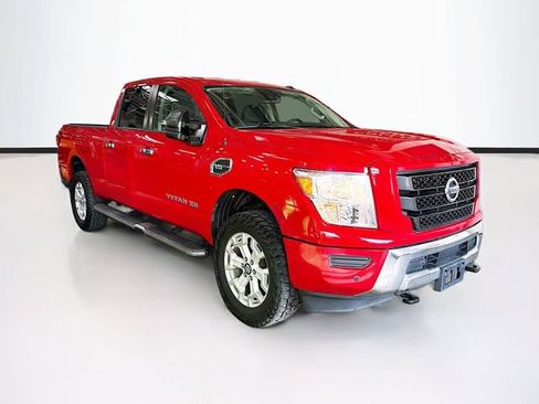 Used 2020 Nissan Titan SV w/ SV Convenience Package image 3