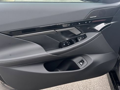 Used 2026 BMW 530i xDrive w/ M Sport Package image 13