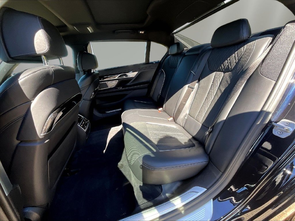 Used 2019 BMW 750i xDrive w/ Executive Package AWD/4WD image 22