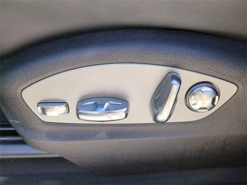 Used 2025 Porsche Macan image 22