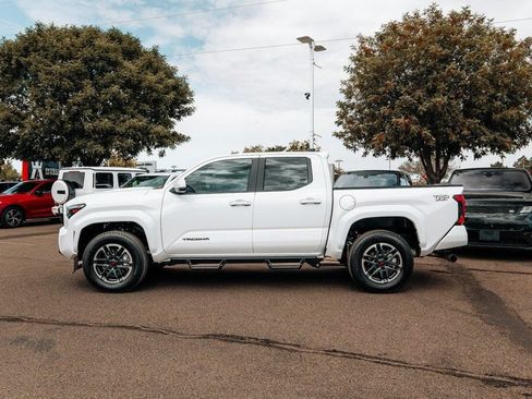 Used 2026 Toyota Tacoma TRD Sport AWD/4WD image 4