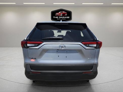 Used 2021 Toyota RAV4 LE AWD/4WD image 5