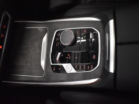 Used 2024 BMW X7 xDrive40i AWD/4WD image 30