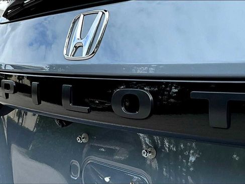 Used 2025 Honda Pilot Black Edition image 15