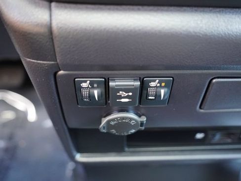 Used 2019 Toyota Sienna SE Premium w/ Carpet Mat Package AWD/4WD image 28