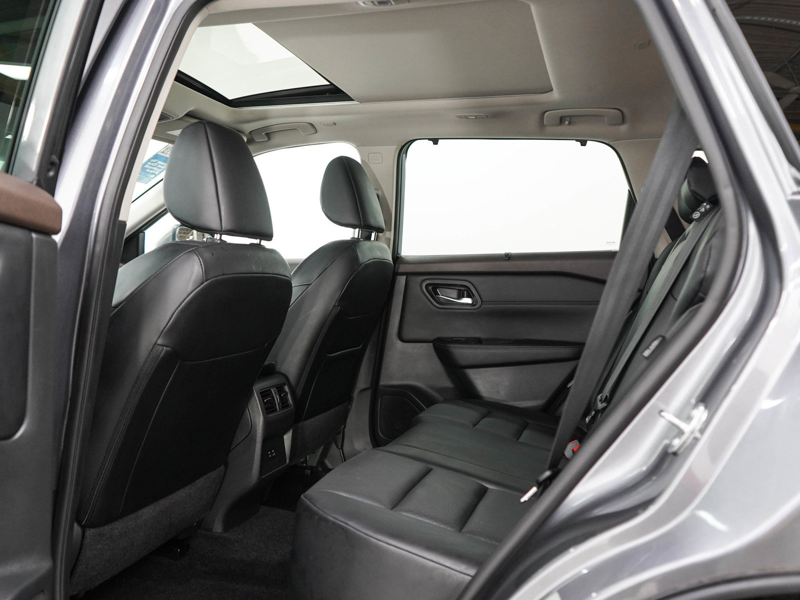 Used 2023 Nissan Rogue SV w/ SV Premium B Package AWD/4WD image 18