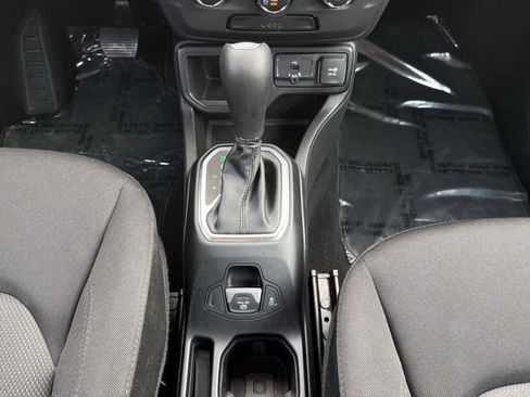 Used 2019 Jeep Renegade Sport image 16
