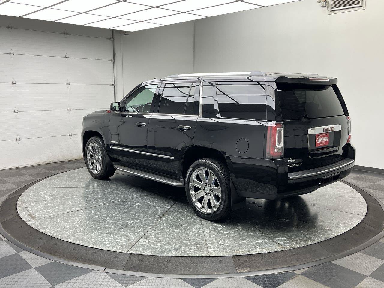 Used 2015 GMC Yukon Denali w/ Touring Package AWD/4WD image 2