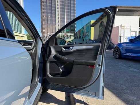Used 2023 Ford Escape SE FWD image 11