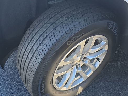 Used 2023 Chevrolet Suburban LT image 33