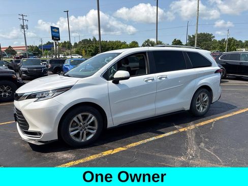 Used 2023 Toyota Sienna Limited AWD/4WD image 1