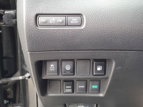 Used 2019 Nissan Rogue S image 28