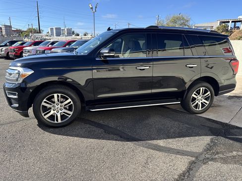 Used 2023 Ford Expedition Limited image 4