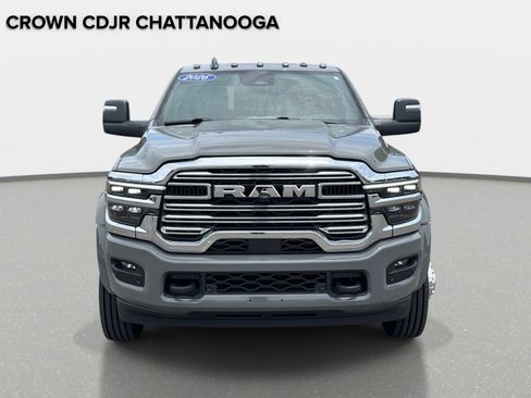 Used 2026 RAM 5500 4x4 Crew Cab w/ Laramie Trim Package image 9