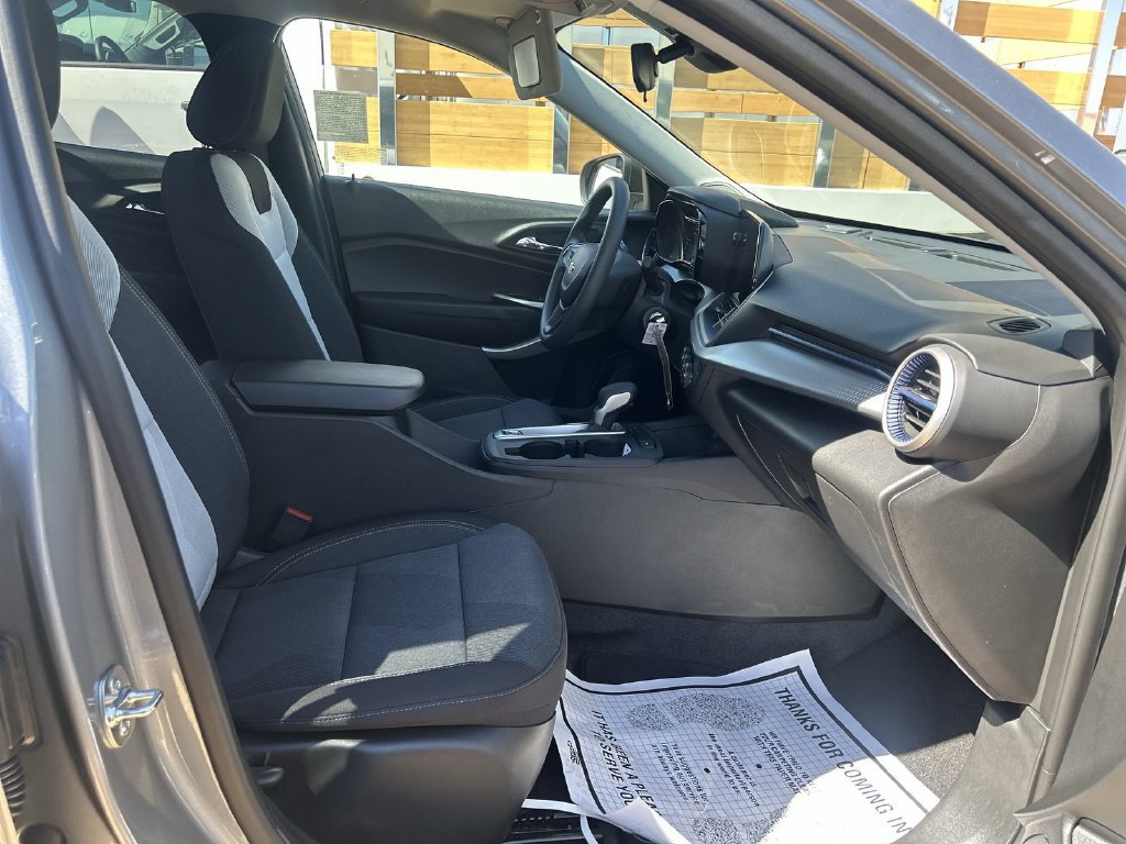 New 2026 Chevrolet Trax LS FWD image 32