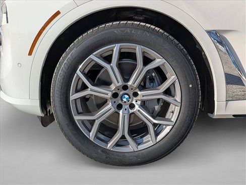 Used 2026 BMW X7 xDrive40i w/ Premium Package AWD/4WD image 9