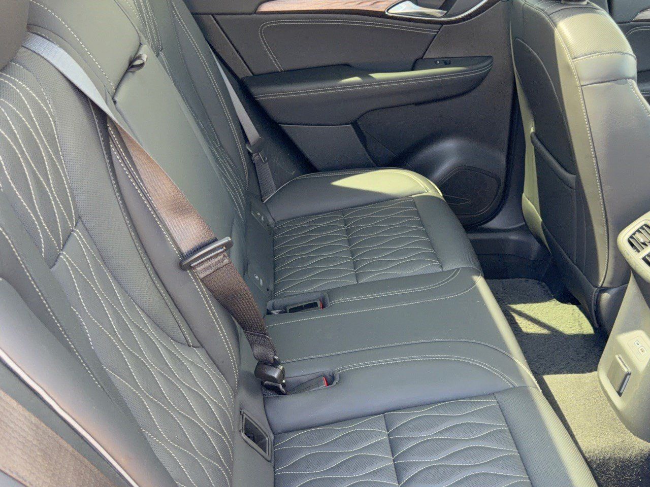 Used 2023 Buick Envision Avenir AWD/4WD image 29