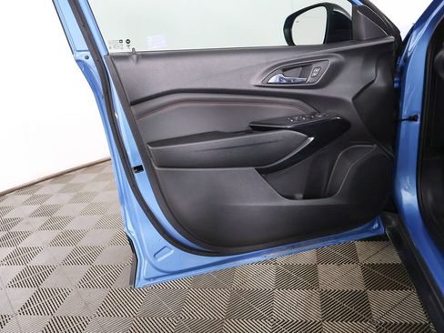 Used 2025 Chevrolet Trax RS w/ Driver Confidence Package FWD image 21