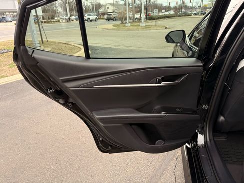 Used 2025 Toyota Camry SE image 32