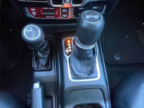 Used 2024 Jeep Wrangler Unlimited Rubicon w/ Technology Group image 27