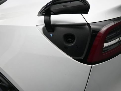 Used 2021 Tesla Model 3 Standard Range Plus image 44