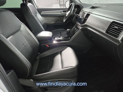Used 2022 Volkswagen Atlas Cross Sport SE image 17