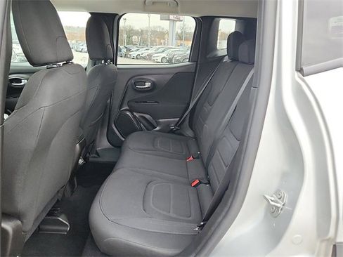 Used 2020 Jeep Renegade Latitude w/ Cold Weather Group image 6