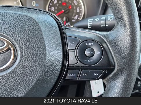 Used 2021 Toyota RAV4 LE FWD image 18