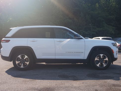 Used 2023 Jeep Grand Cherokee 4WD 4xe w/ Luxury Tech Group II image 10