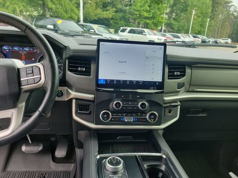 Used 2023 Ford Expedition XLT RWD image 24