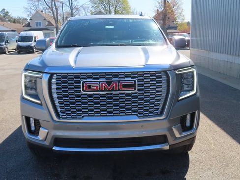 Used 2024 GMC Yukon XL Denali w/ Advanced Technology Package AWD/4WD image 12