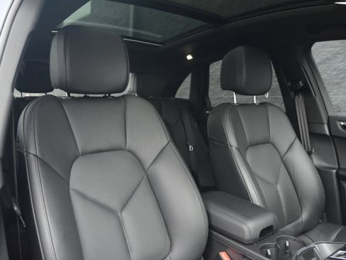 Certified 2025 Porsche Macan image 28