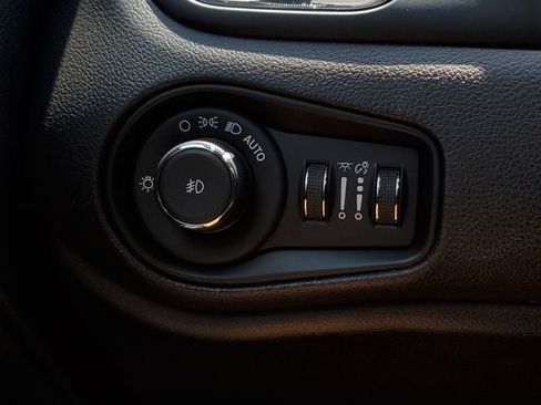 Certified 2022 Jeep Renegade Altitude AWD/4WD image 36