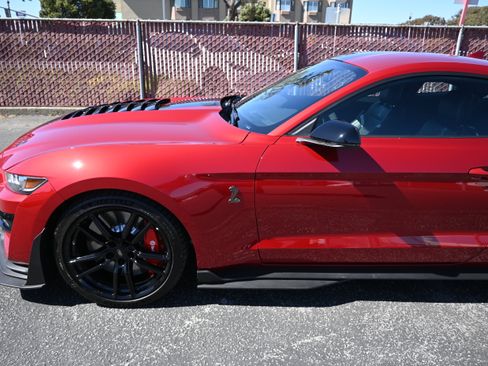Used 2020 Ford Mustang Shelby GT500 w/ Technology Package RWD image 19