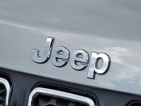 Used 2023 Jeep Compass Latitude AWD/4WD image 29