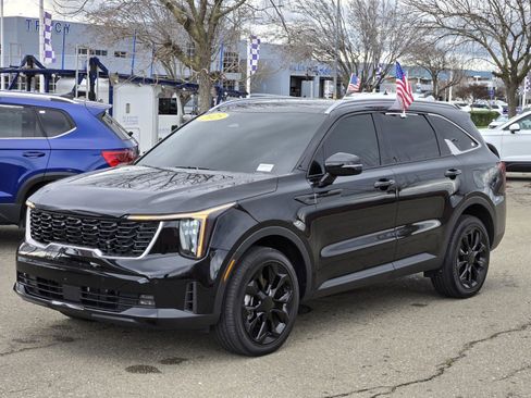 Used 2025 Kia Sorento EX w/ Panoramic Sunroof Package image 9