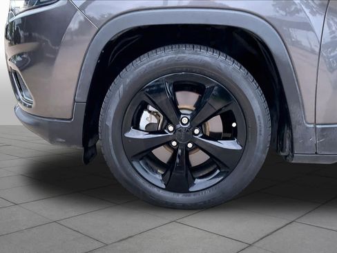 Used 2019 Jeep Cherokee Latitude Plus FWD image 11