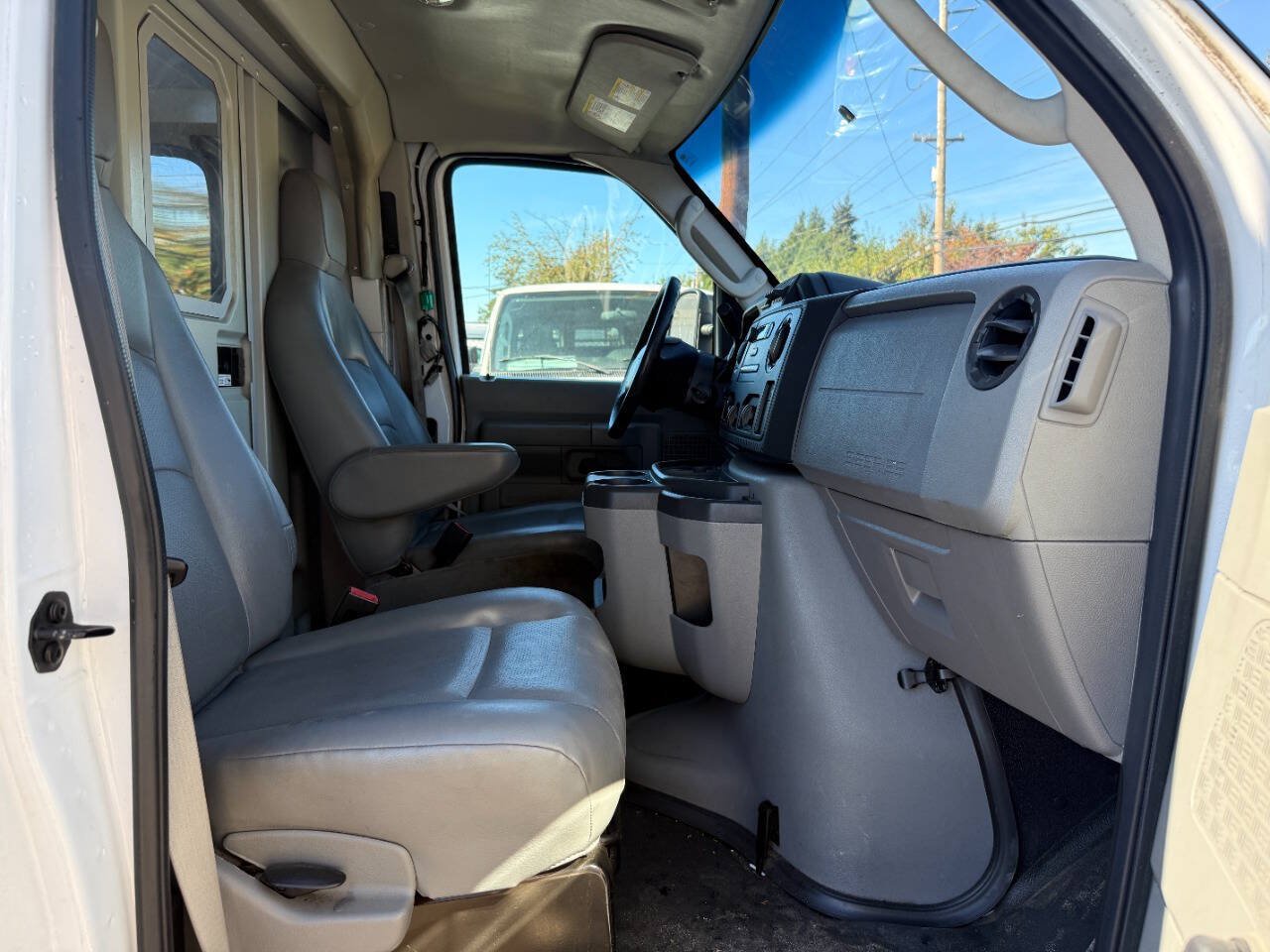 Used 2017 Ford E-350 and Econoline 350 Super Duty RWD image 36