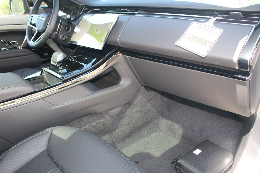 New 2025 Land Rover Range Rover Sport SE AWD/4WD image 39