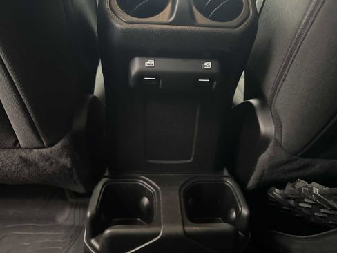 Used 2022 Jeep Gladiator Willys image 39