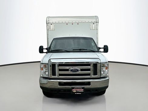 Used 2017 Ford E-450 and Econoline 450 Super Duty RWD image 4