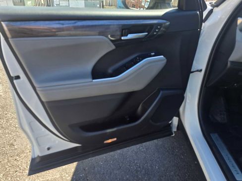 Used 2023 Toyota Highlander Limited image 23