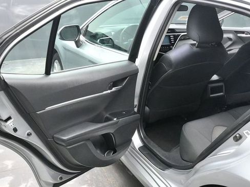 Used 2018 Toyota Camry LE image 13