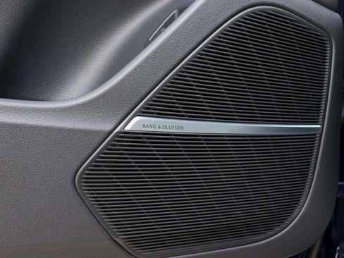 Used 2021 Audi Q8 Premium Plus w/ Premium Plus Package image 17