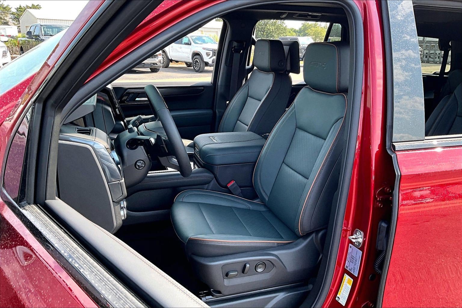 New 2026 GMC Yukon AT4 w/ AT4 Premium Plus Package AWD/4WD image 9