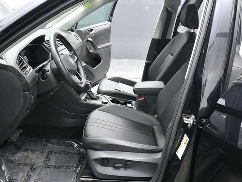 Used 2024 Volkswagen Tiguan SE image 18