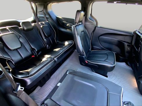 Used 2022 Chrysler Pacifica Limited w/ Uconnect Theater Family Group AWD/4WD image 18
