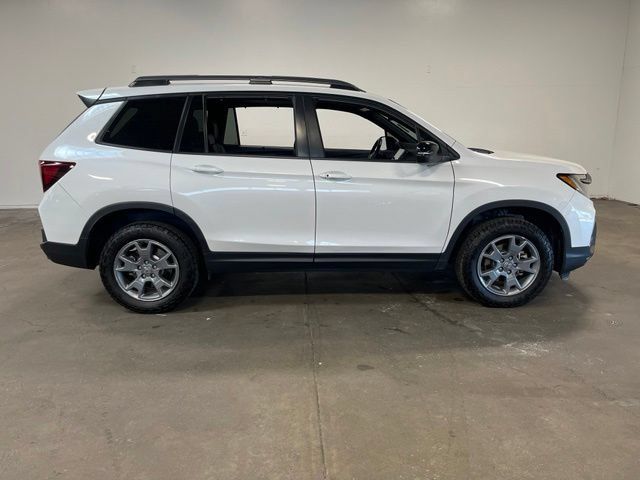 Used 2025 Honda Passport TrailSport image 2