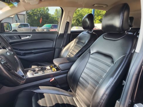 Used 2019 Ford Edge SEL w/ Equipment Group 201A FWD image 13