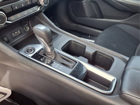 Used 2024 Nissan Sentra SV FWD image 14